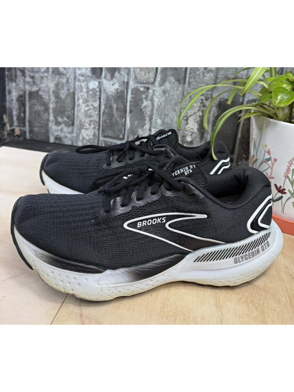 Brooks Glycerin 21 GTS Men's Black/White Low Top Lace-Up Sneaker US 9.5